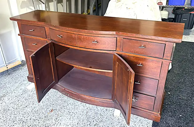 CHERRY HILL Dresser & Mirror in Dressers & Wardrobes in Oakville / Halton Region - Image 4
