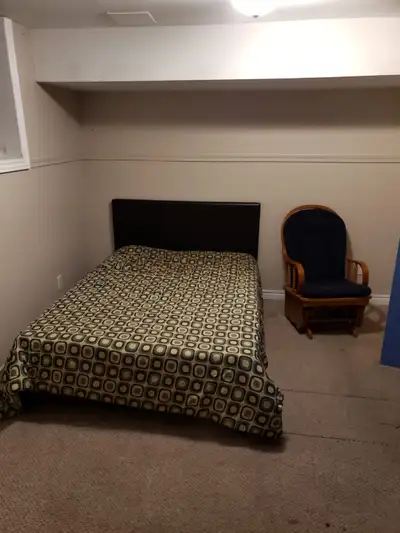 Clean ,spacious and friendly basement room near Georgian college
