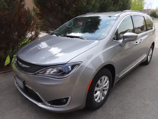 2017 Chrysler Pacifica Touring L 101550Km in excellent condition in Cars & Trucks in Markham / York Region - Image 2