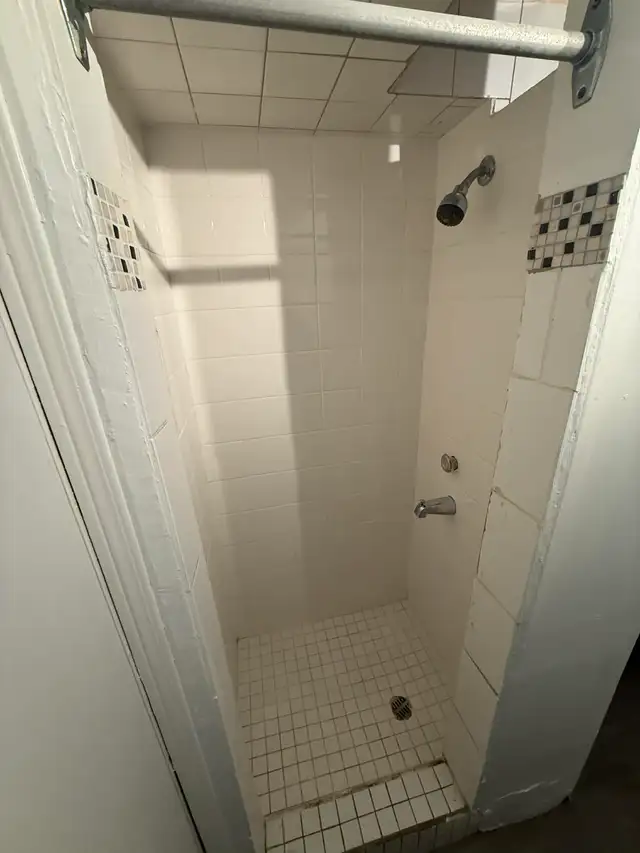 Basement Apartment for Rent 1 Bedroom 1 Bathroom in Long Term Rentals in Mississauga / Peel Region - Image 9