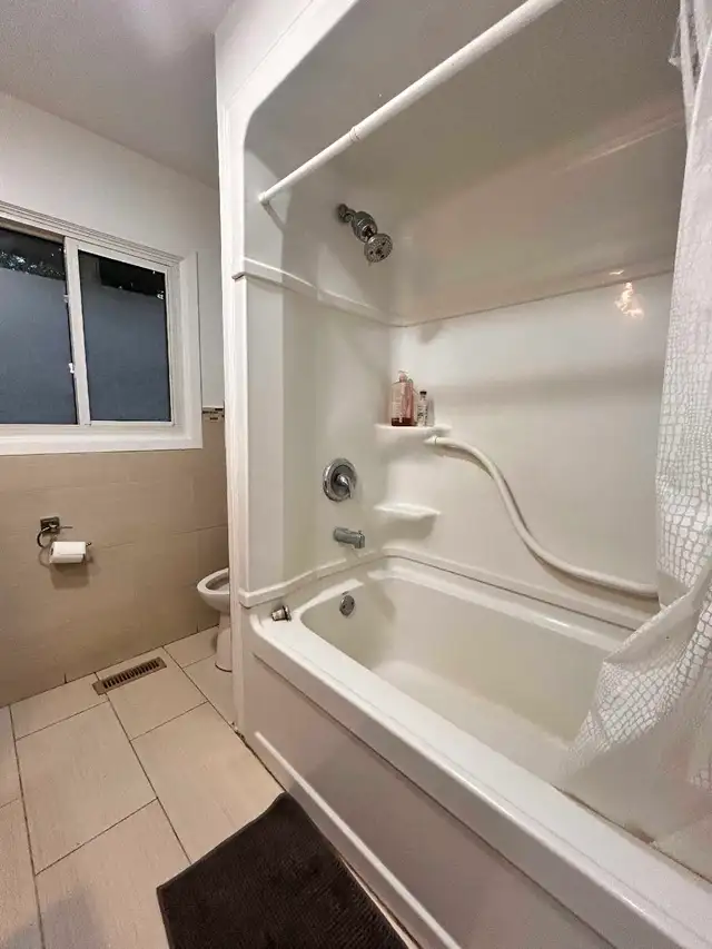 Waterloo student room rental in Long Term Rentals in Kitchener / Waterloo - Image 4