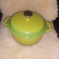 Denby England. Rare two tone lime green. cast iron dutch oven