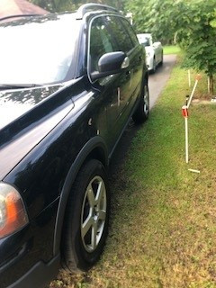 Volvo XC 90 (starts, runs but fuel leaking from underneath)