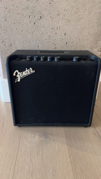 Fender Mustang LT-25 - Digital Guitar Amplifier