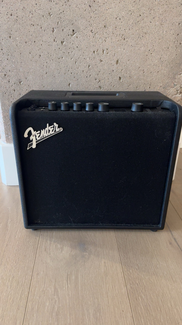 Fender Mustang LT-25 - Digital Guitar Amplifier in Amps & Pedals in Moncton