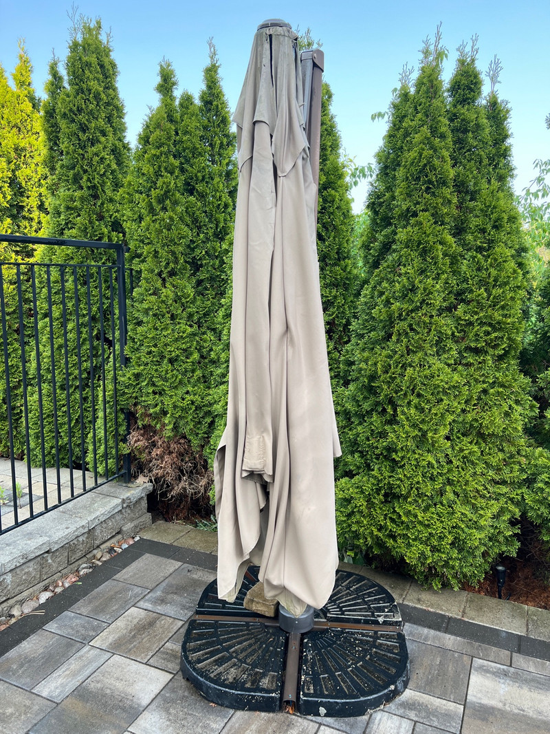 Beige 10x10 cantilever umbrella Patio & Garden Furniture Markham