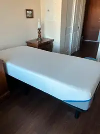 Adjustable bed with tempur-pedic mattress twin txl