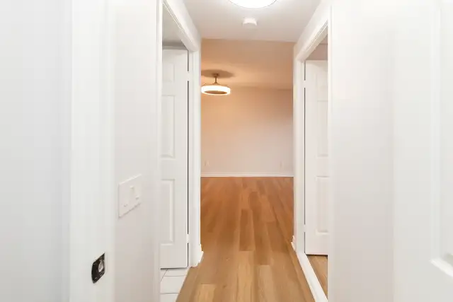 Mississauga Condo Available Immediately For Sale in Condos for Sale in Mississauga / Peel Region - Image 17