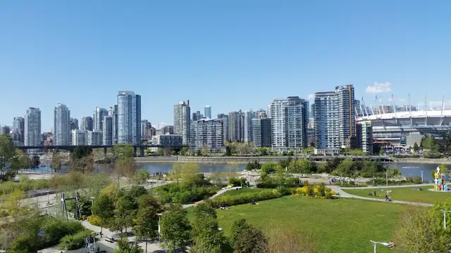 2B2B Den Olympic Village Luxury Condo - Unobstructed Water View