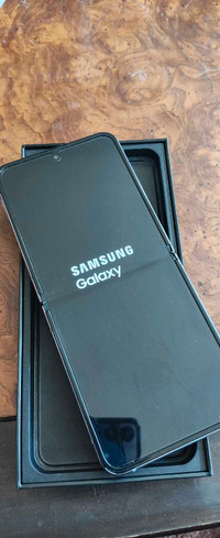 Samsung Galaxy Z-flip 4 256gb 