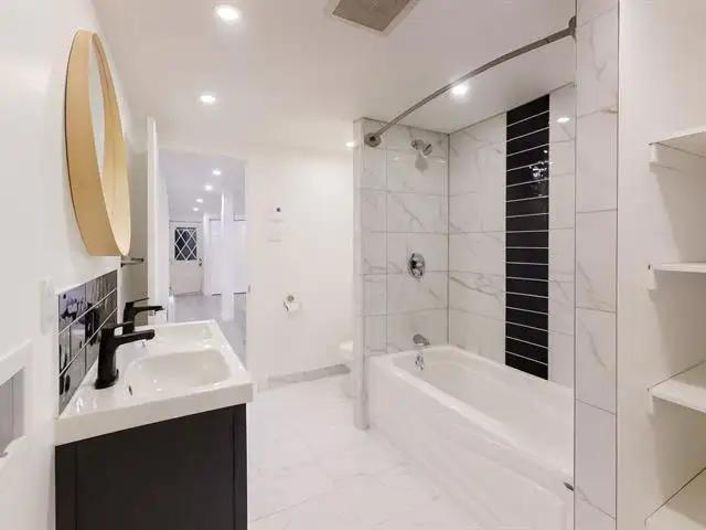 4 1/2 grand rénové in Long Term Rentals in City of Montréal - Image 8