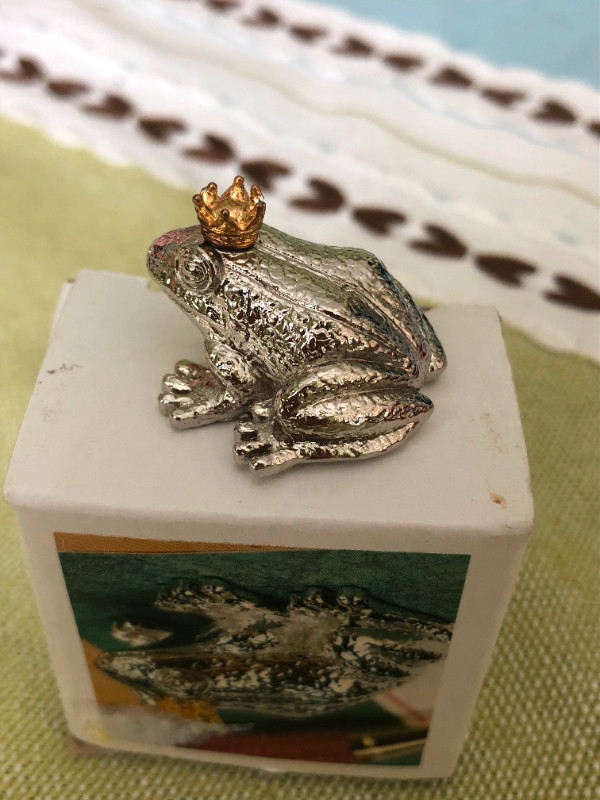 Frog Prince Paperweight in Other in Oshawa / Durham Region - Image 2