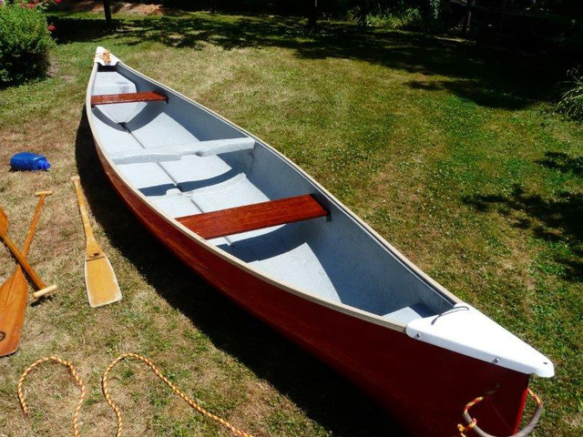 Beautiful 16ft. Family Canoe in Fishing, Camping & Outdoors in Burnaby/New Westminster - Image 2