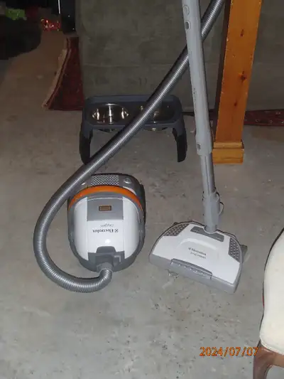 Electrolux OXYGEN EL6988 Canister Vacuum Cleaner for Sale Telescopic wand 12 amps of power Oxygen Ul...