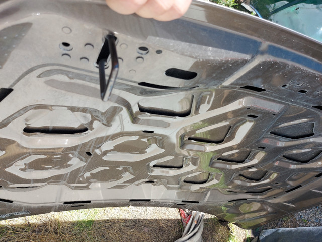 Volvo Xc70 C70 S80 Hood in Auto Body Parts in Calgary - Image 4