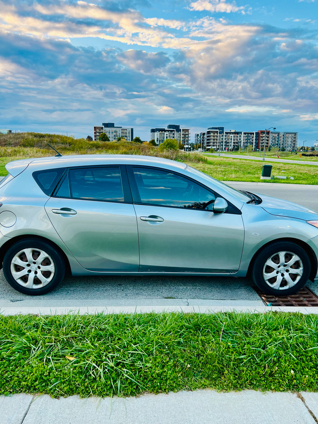 2010 Mazda 3 HB Low Kms in Cars & Trucks in Oakville / Halton Region - Image 2