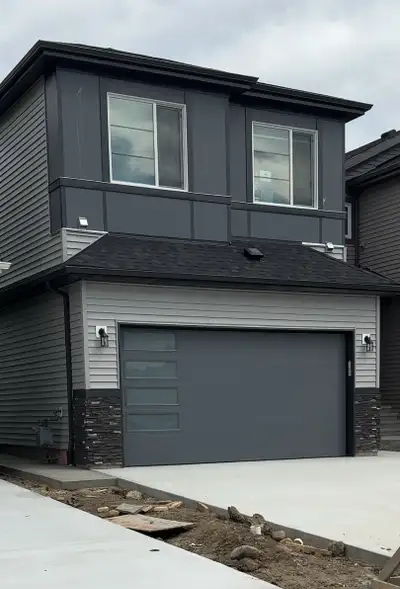 Spacious 3-Bed Main Floor | Across from Golf Course | Pet Frien