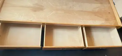 Base de lit pour enfant fabriqué par un artisan du Québec, View more