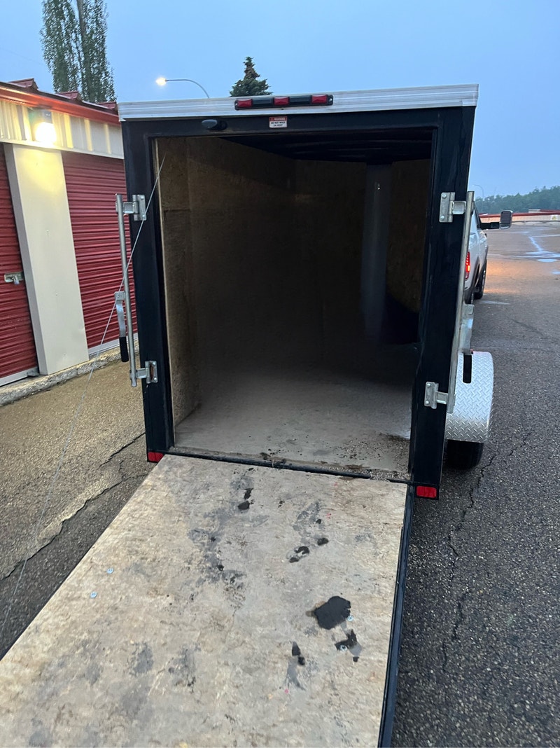 Barely used enclosed Trailer 5x10 Cargo & Utility Trailers Red Deer