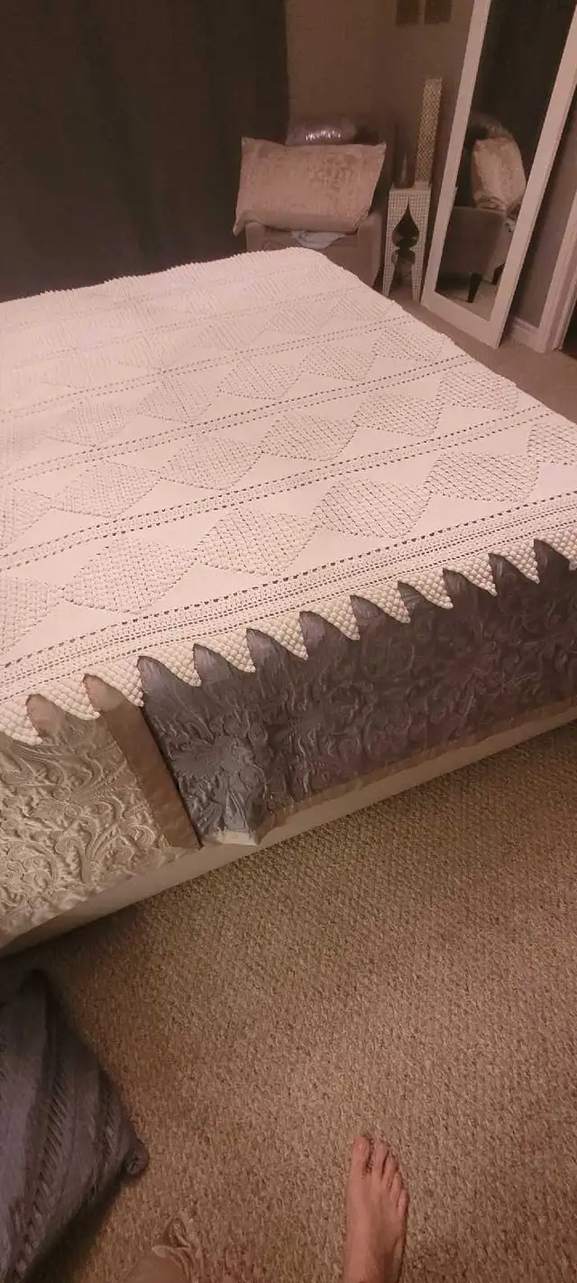 Bed Spread in Bedding in Markham / York Region - Image 4