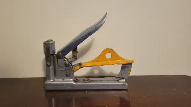 Vintage Kling-Tite Shop Stapler in Hand Tools in Dartmouth - Image 10