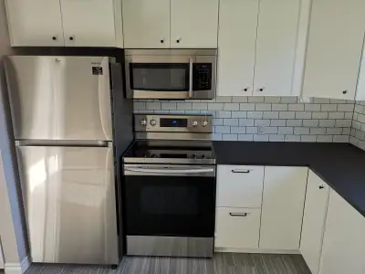 Come take a look at this bright beautiful apartment! Windows in every room! En suite laundry! Lots o...