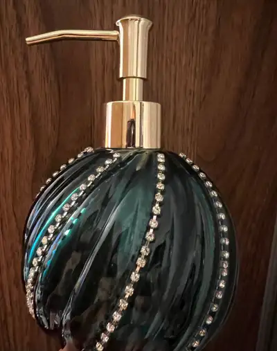 DISTRIBUTEUR À SAVON ÉLÉGANT AVEC STRASS (VERT ÉMERAUDE ET OR), View more