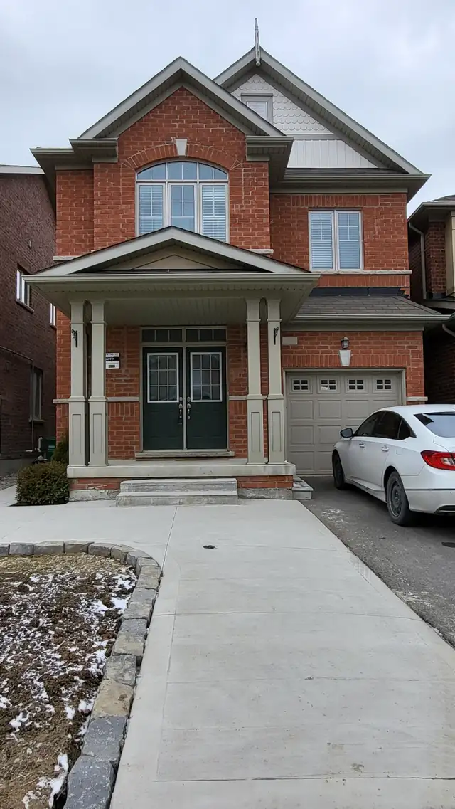 LARGE 2-B/R+DEN LEGAL BSMT, SEP LAUNDRY+PVT SIDE ENTRY+ PARKINGs