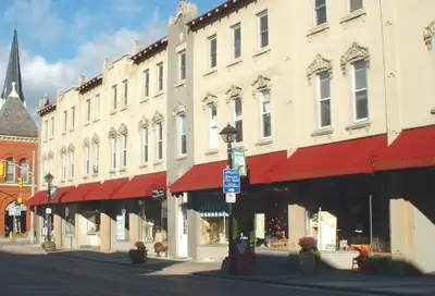 Newly renovated 1 bedroom, on the 2nd floor, right downtown and walking distance to great restaurant...