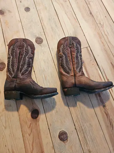Dan Post boots size 9 D, View more