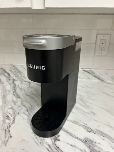 Moving sale! Single cup Keurig coffee maker, excellent condition, used only few times. Pick up St. V...