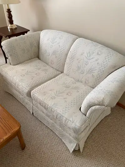 Selling Couch and Loveseat. $150.