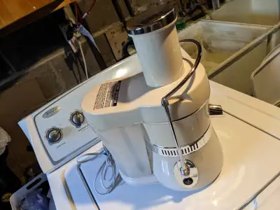 Hey there I am selling away my Jack Lalanne Power Juicer Harmony msg me very good condition still wo...