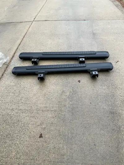 Black side steps from my Rubicon JL 2022 Wrangler. They were only on my wrangler for a week. So very...