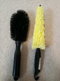 2 tire and rim brushes