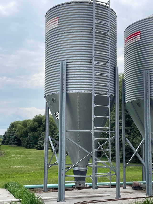 Cumberland feed bins Farming Equipment Winnipeg Kijiji
