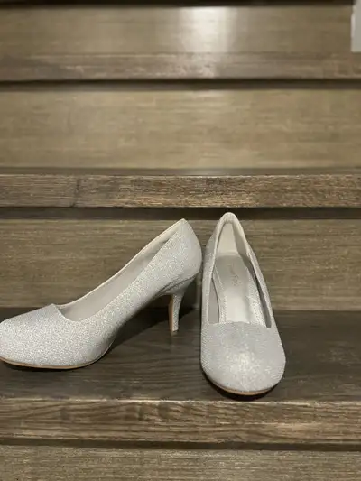 Shoes silver new , View more