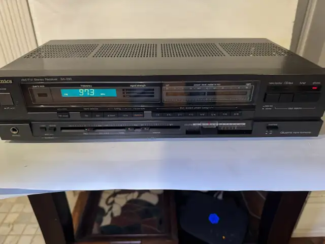 Vintage Technics SA 290 Quartz Synthesizer AM FM Stereo Receiver in Stereo Systems & Home Theatre in City of Toronto - Image 2