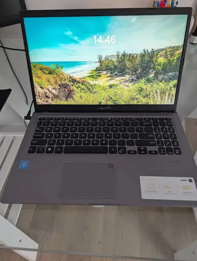 Je vends mon ordinateur portable Asus VivoBook 15, modèle X515MA-QS94-CB, en excellent état! Avec so...