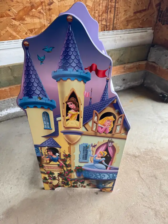 Disney Princess Shelf in Bookcases & Shelving Units in Strathcona County - Image 3