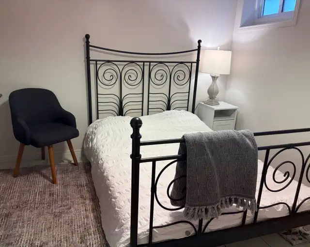 Clean & Modern- Basement 1BR Apartment with Private Entrance