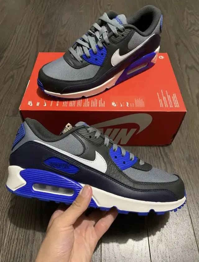 Nike Air Max 90 Goretex in Men's Shoes in City of Toronto - Image 3