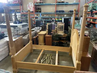 QUEEN SIZE 4 POSTER BEDFRAME WITH METAL TOP, View more