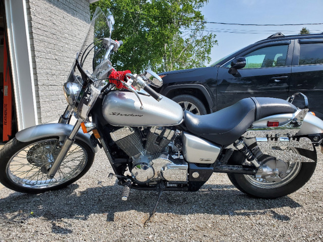 Moto Honda Shadow Spirit 750 cc dans Routières  à Rimouski / Bas-St-Laurent - Image 4