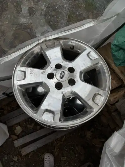 Mag / Jantes 17 pouces avec TPMS inclue était sur Ford Escape. Bolt pattern 5 x 114.3.