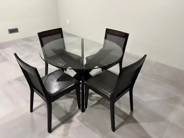 Dining Table Set in Dining Tables & Sets in London - Image 2