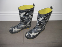 Kids rain boots size 6