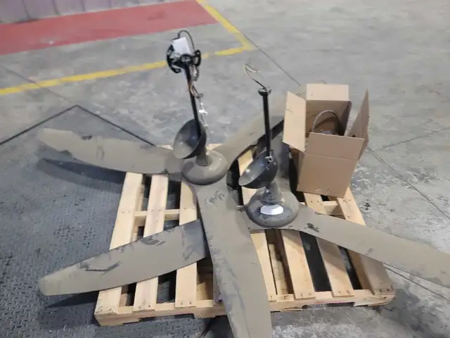 Big Ass Fan in Indoor Lighting & Fans in Belleville - Image 2