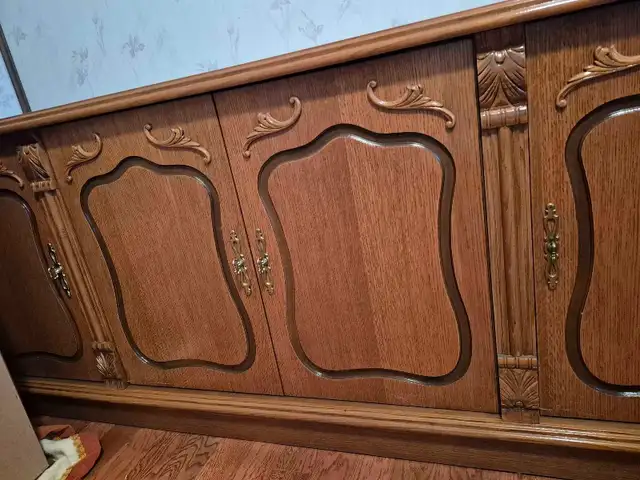 China Cabinet-Vintage- in Hutches & Display Cabinets in Muskoka - Image 3