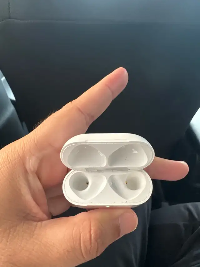 Airpod Pro in Headphones in Mississauga / Peel Region - Image 4